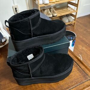 UGGS Classic Ultra Mini Platform